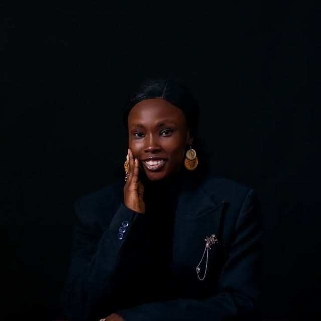 Low-light studio portrait by Kore Akarakiri